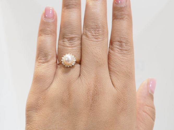 Bague 52.5 Bague marguerite en or jaune 18 ct, perle Akoya et diamants 58 Facettes 33428