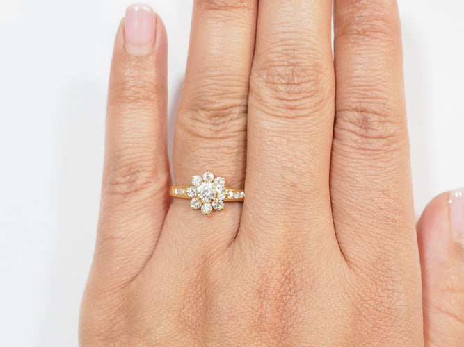 Bague 53 Bague marguerite en or jaune 18 ct et diamants 58 Facettes 33442