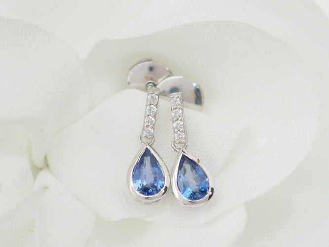 Boucles d'oreilles Boucles d’oreilles pendantes en or blanc 18 kt, saphirs et diamants 58 Facettes 6078