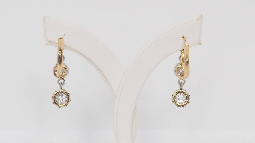 Boucles d'oreilles Boucles d'oreilles dormeuses pendantes Art Nouveau en or 18 kt et diamants 58 Facettes 30616