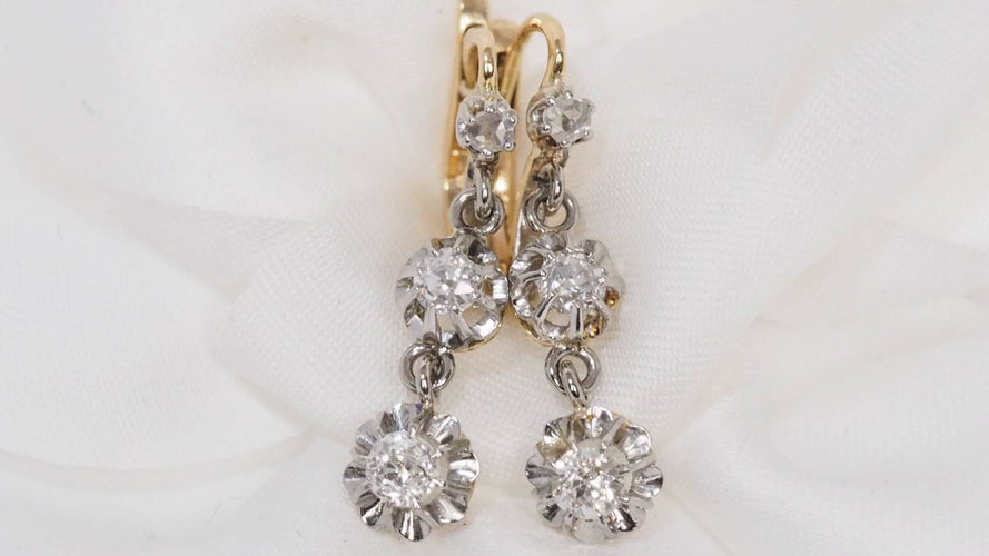 Boucles d'oreilles Boucles d'oreilles dormeuses pendantes Art Nouveau en or 18 kt et diamants 58 Facettes 30616