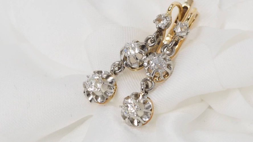 Boucles d'oreilles Boucles d'oreilles dormeuses pendantes Art Nouveau en or 18 kt et diamants 58 Facettes 30616