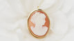 Pendentif Pendentif-broche vintage en or jaune 18 kt avec camée 58 Facettes 31783
