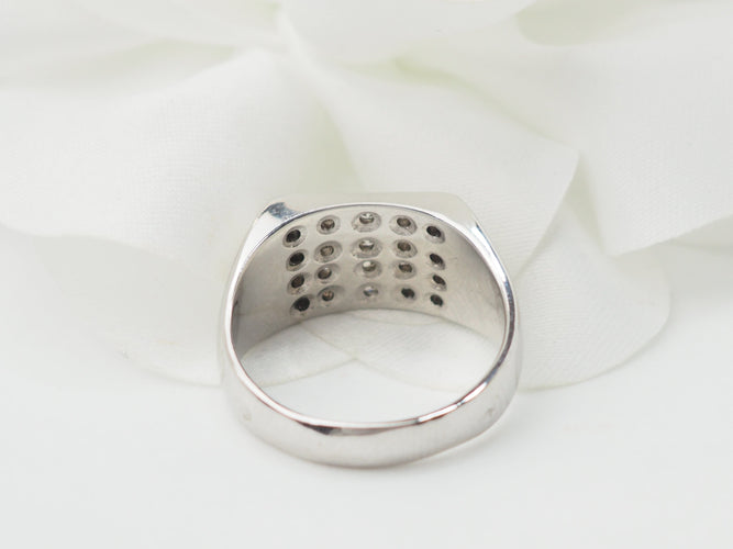 Bague 53.5 Bague chevalière sertie de diamants en or blanc 18 ct 58 Facettes 33267