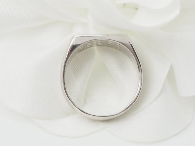 Bague 53.5 Bague chevalière sertie de diamants en or blanc 18 ct 58 Facettes 33267