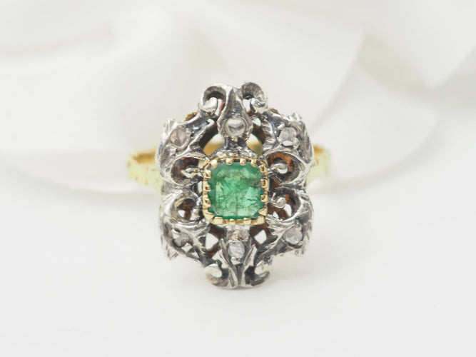 Bague 55 Bague ancienne en or jaune 18 kt, émeraude et diamants taille rose 58 Facettes 33262