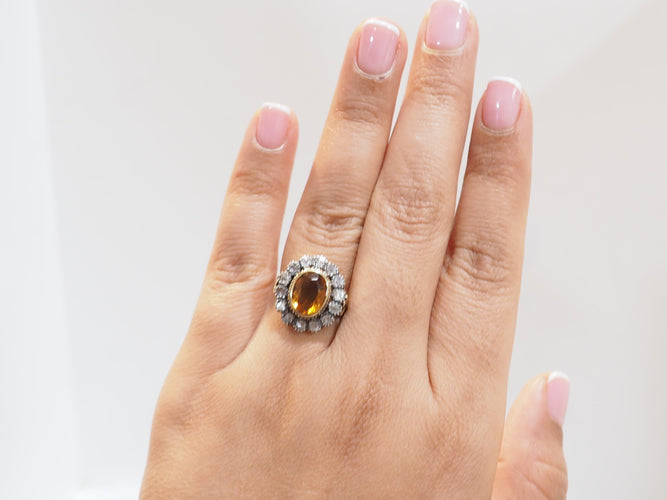 Bague 52.5 Bague entourage ancienne en or jaune 18 ct, topaze et diamants 58 Facettes 33282