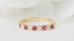 Bague 53 Demi-alliance en or jaune 18 kt, rubis et diamants 58 Facettes 32930