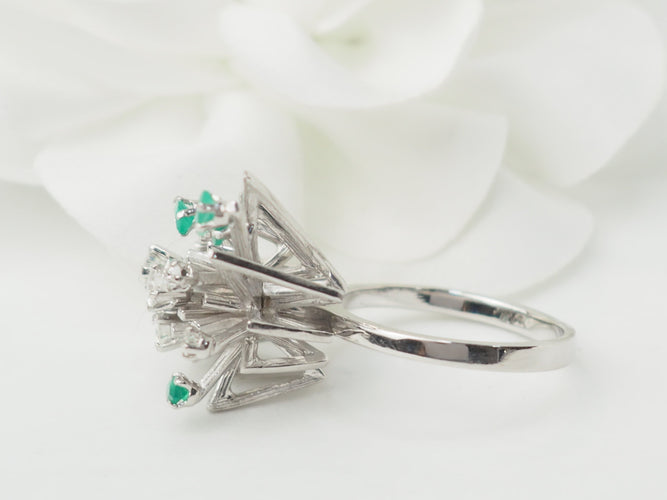 Bague 58 Bague en or blanc 18 ct avec émeraudes et diamants 58 Facettes 33303