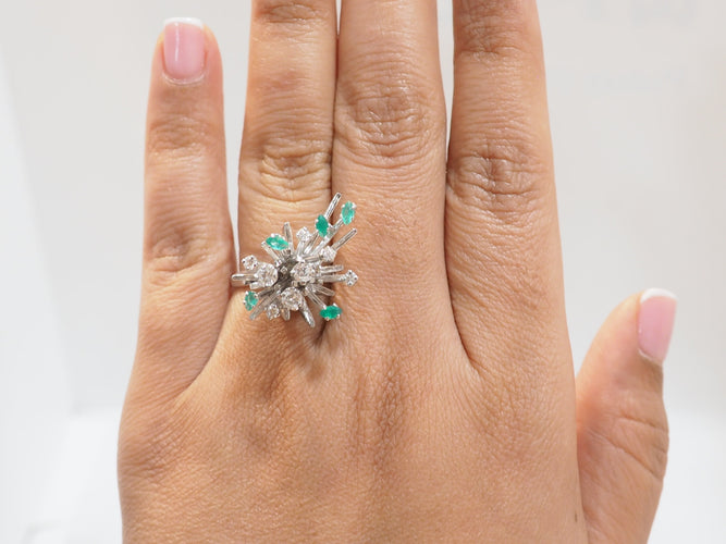 Bague 58 Bague en or blanc 18 ct avec émeraudes et diamants 58 Facettes 33303