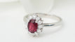 Bague 54 Bague marguerite en or blanc 18 kt, rubis et diamants 58 Facettes 32945