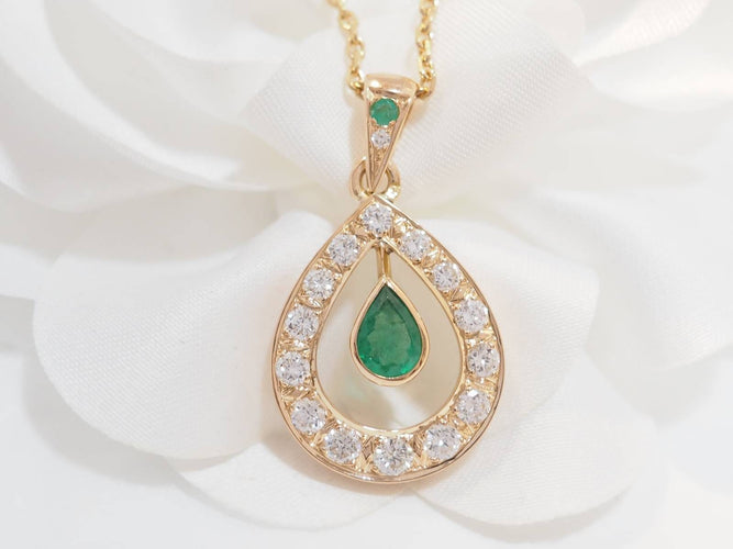 Collier Collier pendentif en or jaune 18 kt, émeraude et diamants 58 Facettes 33327