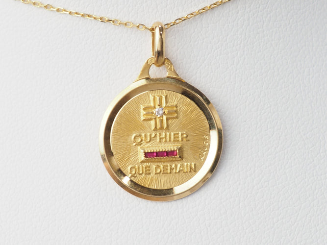 Pendentif Augis - Pendentif médaille d'amour en or jaune 18 ct, diamant et rubis 58 Facettes 33495