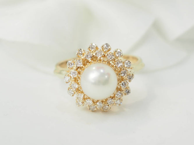 Bague 53.5 Bague vintage en or jaune 18 ct, perle de culture et diamants 58 Facettes 33538