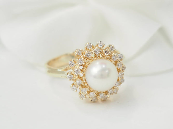 Bague 53.5 Bague vintage en or jaune 18 ct, perle de culture et diamants 58 Facettes 33538