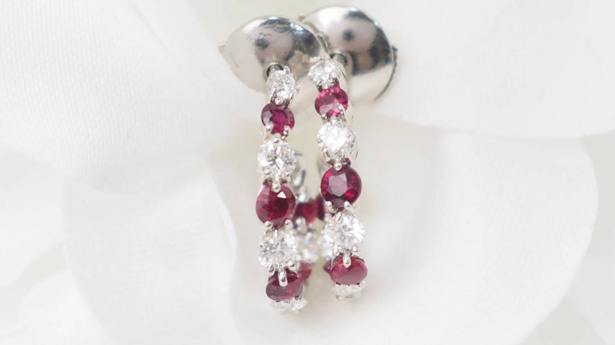 Boucles d'oreilles Boucles d’oreilles créoles en or blanc 18 ct, rubis et diamants 58 Facettes 32986