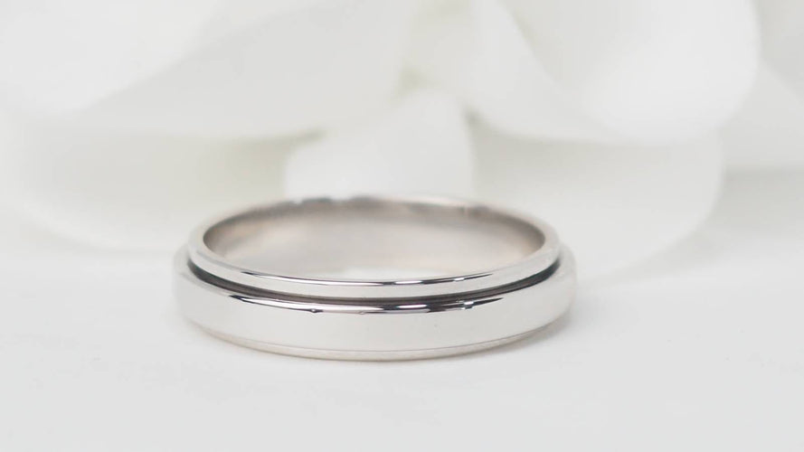 Bague 62 Piaget Possession - Alliance en or blanc 18 kt à anneau tournant 58 Facettes 32996
