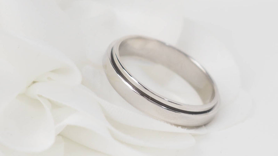 Bague 62 Piaget Possession - Alliance en or blanc 18 kt à anneau tournant 58 Facettes 32996