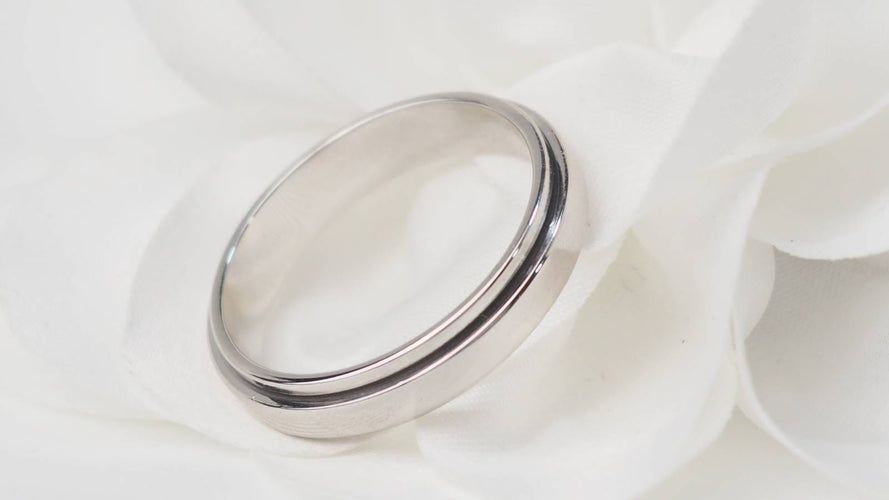 Bague 62 Piaget Possession - Alliance en or blanc 18 kt à anneau tournant 58 Facettes 32996