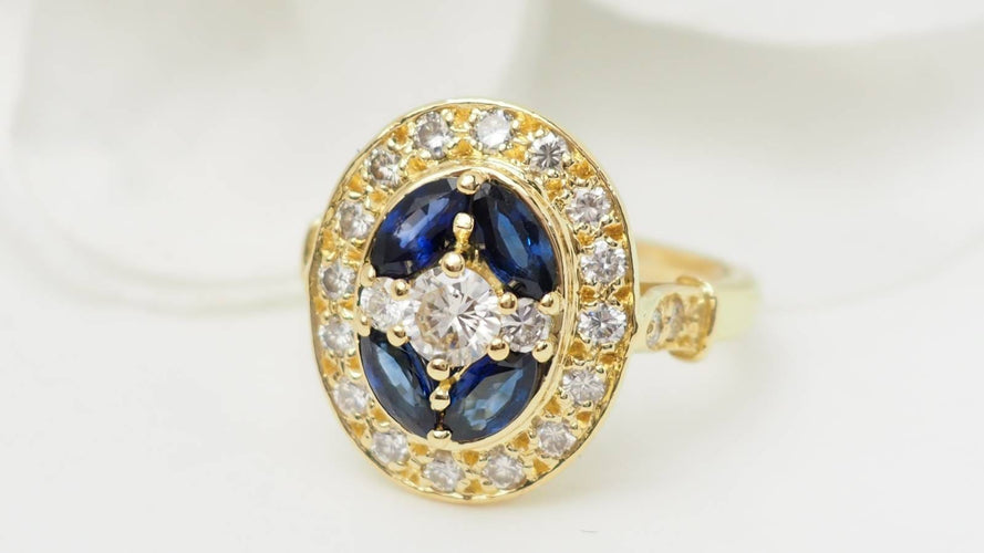 Bague 56 Bague ovale en or jaune 18 ct, saphirs navette et diamants 58 Facettes 32709