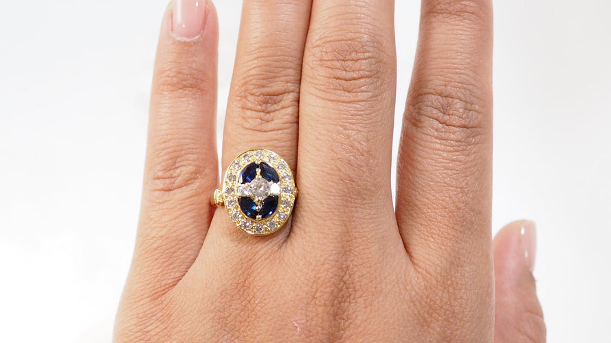 Bague 56 Bague ovale en or jaune 18 ct, saphirs navette et diamants 58 Facettes 32709