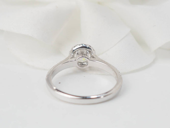 Bague 53.5 Bague solitaire en or blanc 18 kt et diamants 58 Facettes 30712/30923
