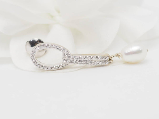 Boucles d'oreilles Boucles d’oreilles pendantes en or blanc 18 ct, diamants et perles de culture 58 Facettes 33102