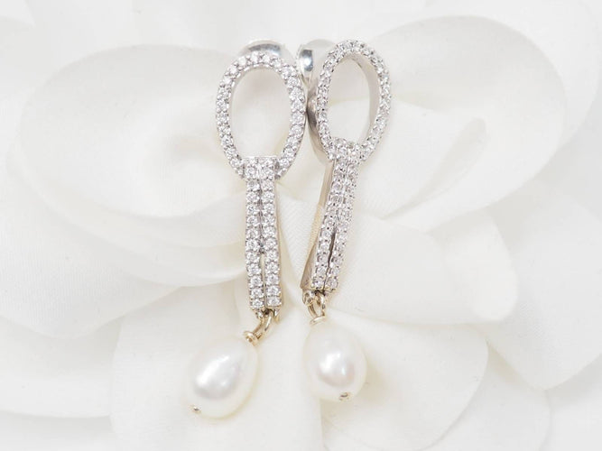 Boucles d'oreilles Boucles d’oreilles pendantes en or blanc 18 ct, diamants et perles de culture 58 Facettes 33102