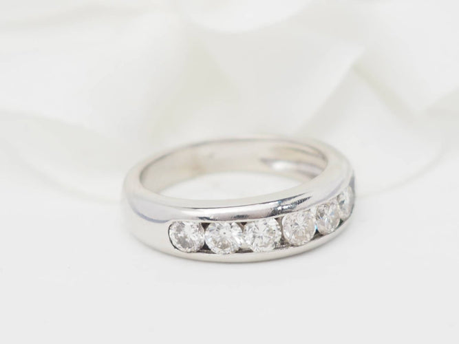 Bague 52.5 Demi-alliance en or blanc 18 kt et diamants 1,05 ct 58 Facettes 33105