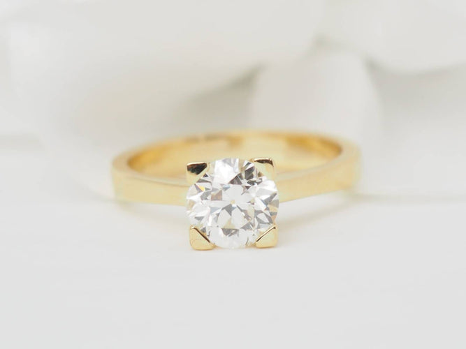 Bague 55 Bague solitaire en or jaune 18 kt et diamant taille ancienne 1,40 ct 58 Facettes 31380/31535