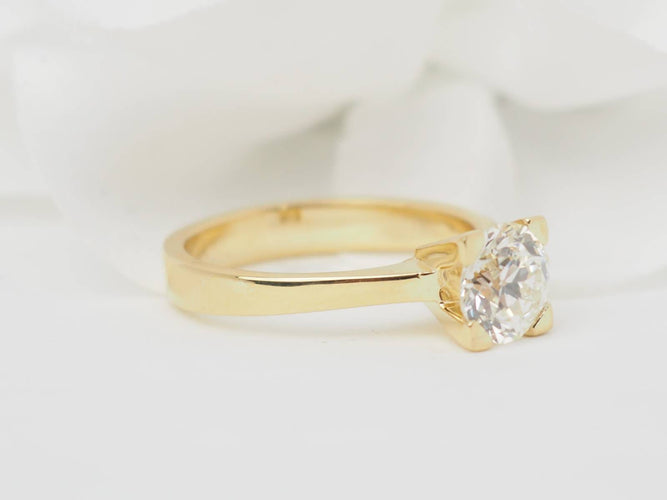 Bague 55 Bague solitaire en or jaune 18 kt et diamant taille ancienne 1,40 ct 58 Facettes 31380/31535