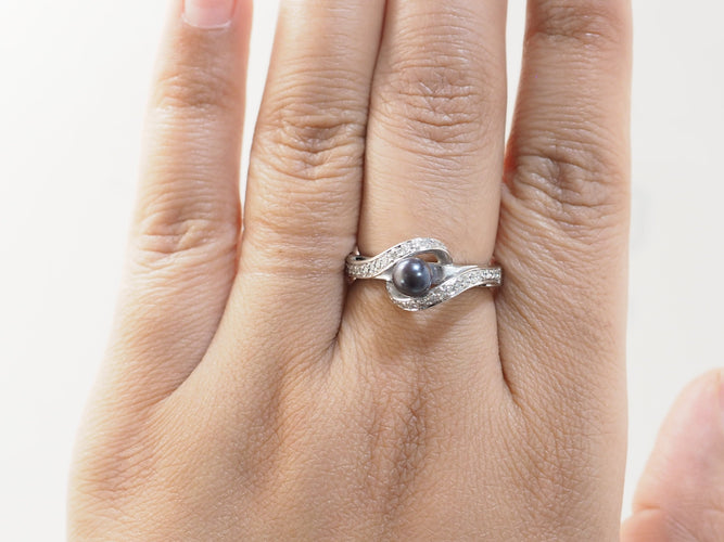 Bague 60 Bague en or blanc 18 ct avec perle de Tahiti et diamants 58 Facettes 26570