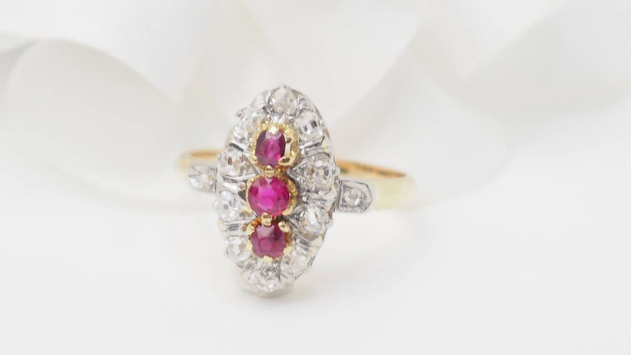 Bague 55 Bague ovale en or jaune 18 kt rubis de Verneuil et diamants 58 Facettes 32780