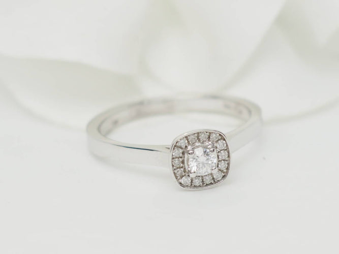 Bague 53.5 Bague solitaire en or blanc 18 kt et diamants 0,15 ct 58 Facettes 30934