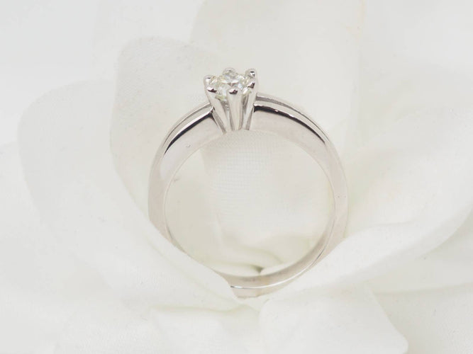 Bague 55 Bague solitaire en or blanc 18 kt avec diamant taille brillant 0,45 ct 58 Facettes 21512