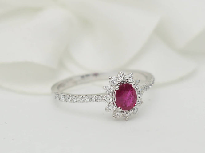 Bague 53 Bague marguerite en or blanc 18 ct, rubis 0,45 ct et diamants 58 Facettes 33178