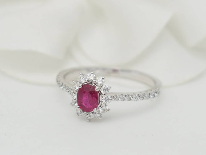 Bague 53 Bague marguerite en or blanc 18 ct, rubis 0,45 ct et diamants 58 Facettes 33178