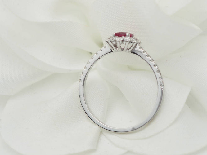 Bague 53 Bague marguerite en or blanc 18 ct, rubis 0,45 ct et diamants 58 Facettes 33178