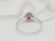Bague 53 Bague marguerite en or blanc 18 ct, rubis 0,45 ct et diamants 58 Facettes 33178