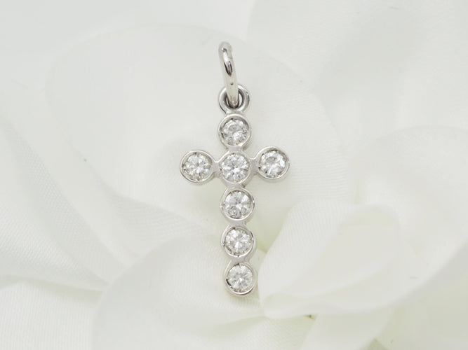 Pendentif Pendentif croix en or blanc 18 ct et diamants 0,35 ct 58 Facettes F4861