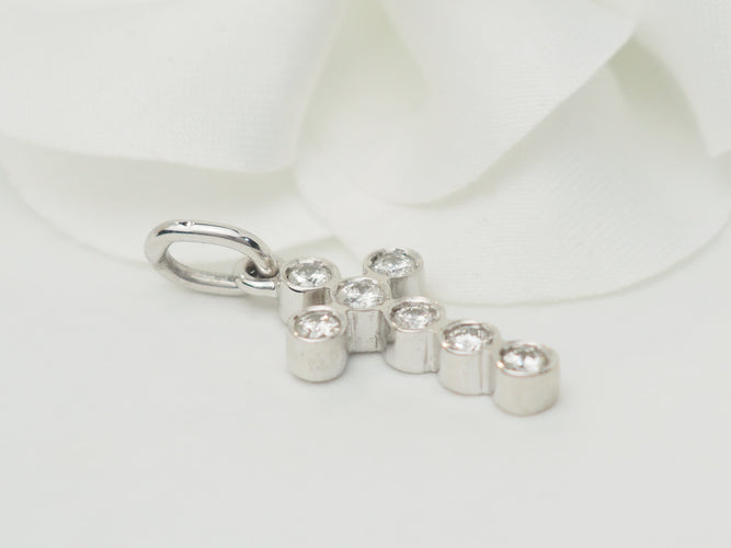 Pendentif Pendentif croix en or blanc 18 ct et diamants 0,35 ct 58 Facettes F4861