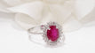 Bague 59.5 Bague marguerite en or blanc 18 ct avec rubis et diamants 58 Facettes 4833