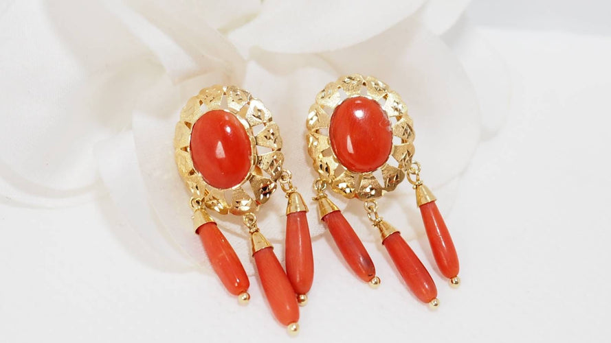 Boucles d'oreilles Boucles d’oreilles pendantes en or jaune 18 ct et corail 58 Facettes 32382