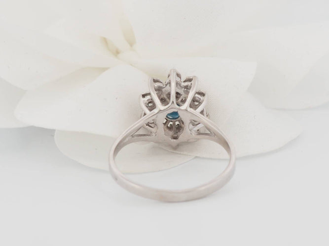 Bague 57.5 Bague entourage en or blanc 18 ct, saphir et diamants 58 Facettes 31220