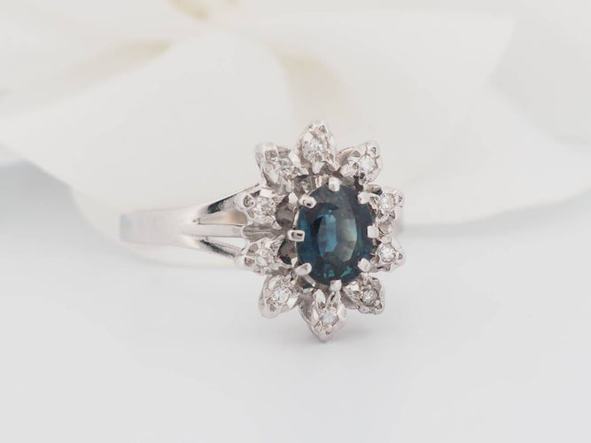 Bague 57.5 Bague entourage en or blanc 18 ct, saphir et diamants 58 Facettes 31220