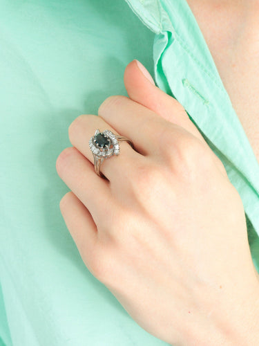Bague 59 Bague "Étreinte" en or blanc et diamants avec saphir ovale 58 Facettes 24921