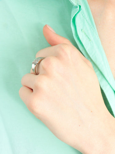 Bague 57 Bague Ruban pavée en or blanc 18 carats et diamants 58 Facettes BO/160025