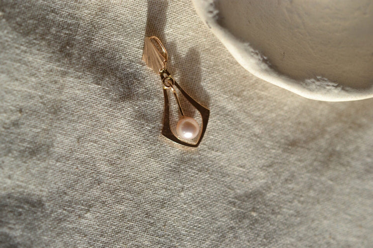 Pendentif Pendentif Art Déco goutte en or jaune 18 carats et perle de culture 58 Facettes 3626b