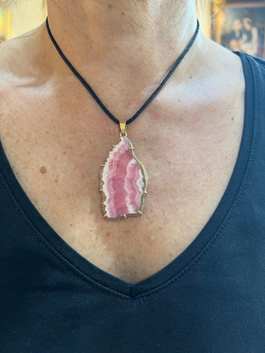 Pendentif Pendentif vintage tranche de rhodochrosite en or jaune 18 carats 58 Facettes C145