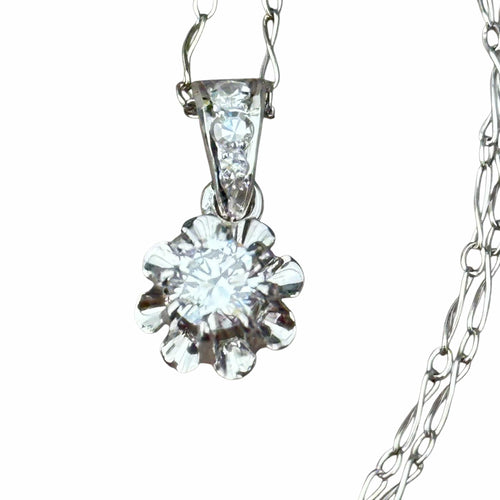 Collier Collier fleur - Pendentif en or 18 carats et diamants 58 Facettes 277